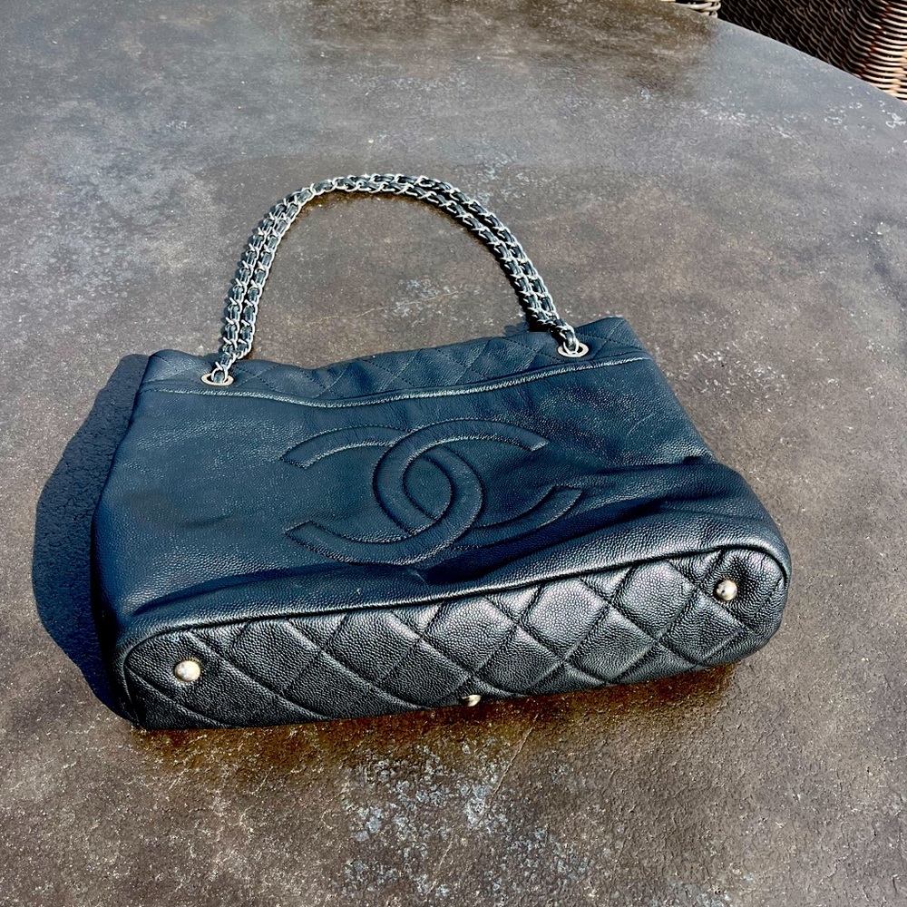 CHANEL Black Quilted Leather Tote with Interlocking CC up for reasonable offers! - Picture 2 of 14